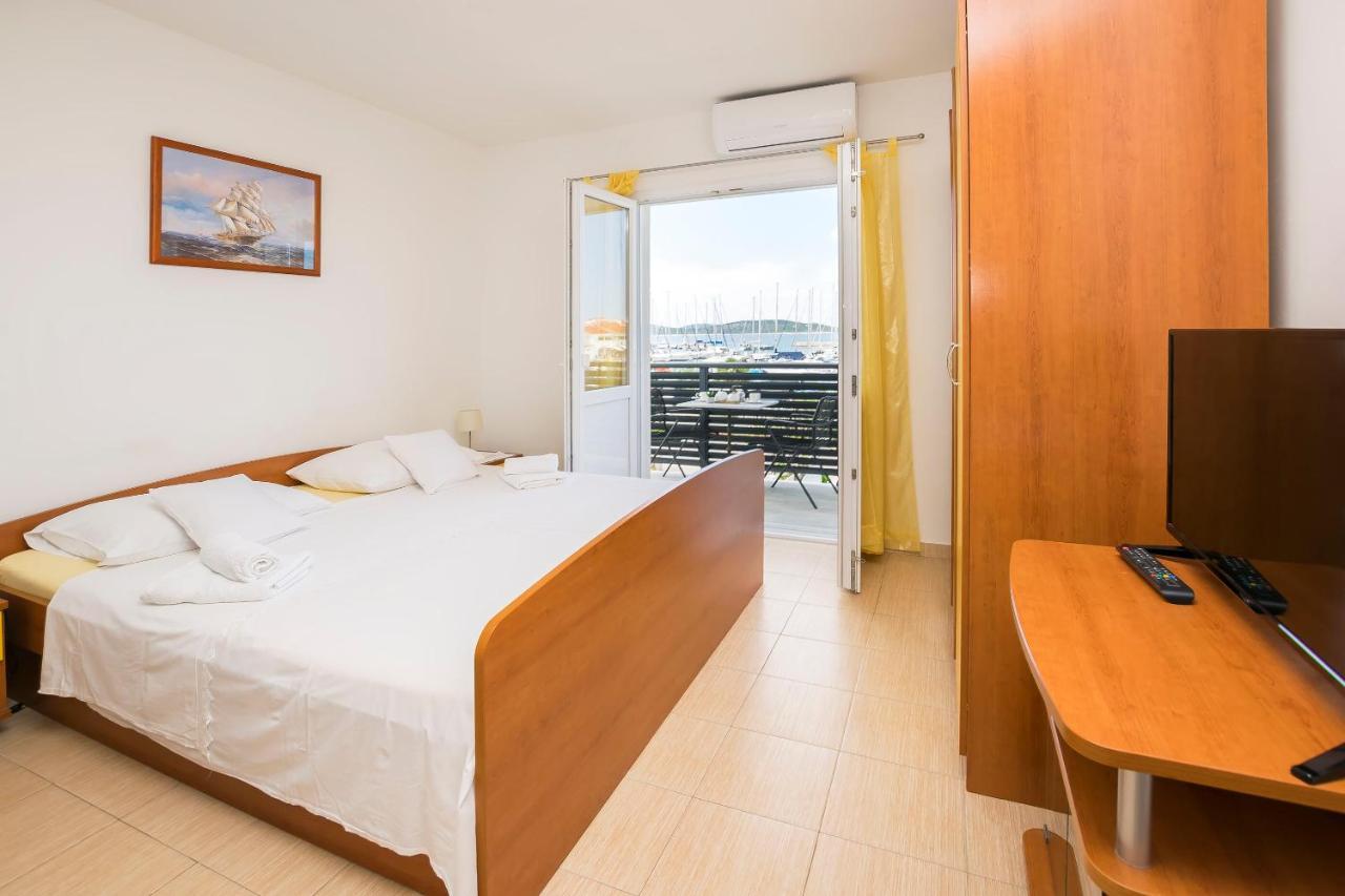 Apartments And Rooms Mare Vodice Ngoại thất bức ảnh